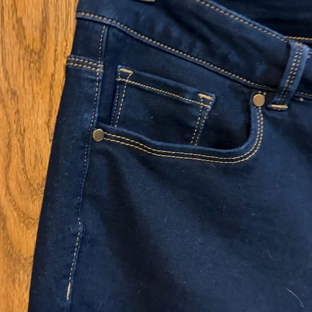 d. jeans Navy Cropped Stretch Capri Pants - Picture 5 of 10